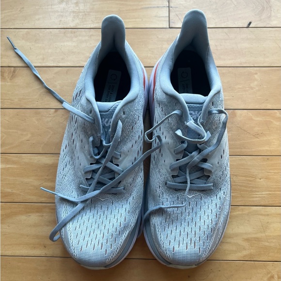 Clifton 8 - Size 9 WIDE | Like New - Picture 2 of 7